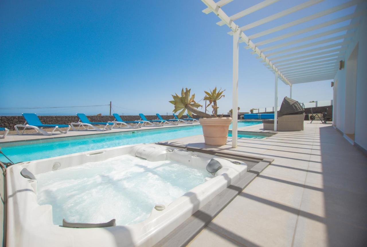 فيلا Casa Conil With A Private 25 Meter Heated Pool المظهر الخارجي الصورة